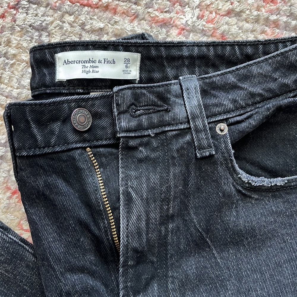 Abercrombie & Fitch The Mom High Rise